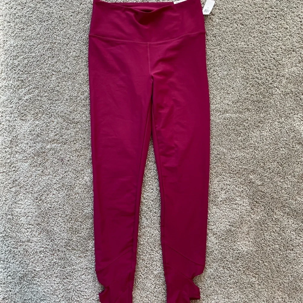 Old Navy Power Soft 7/8 leggings with ankle cutouts workout size large Tall NWT - Picture 4 of 6